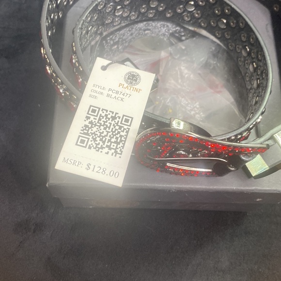 Black belt with red diamonds around - Picture 3 of 4